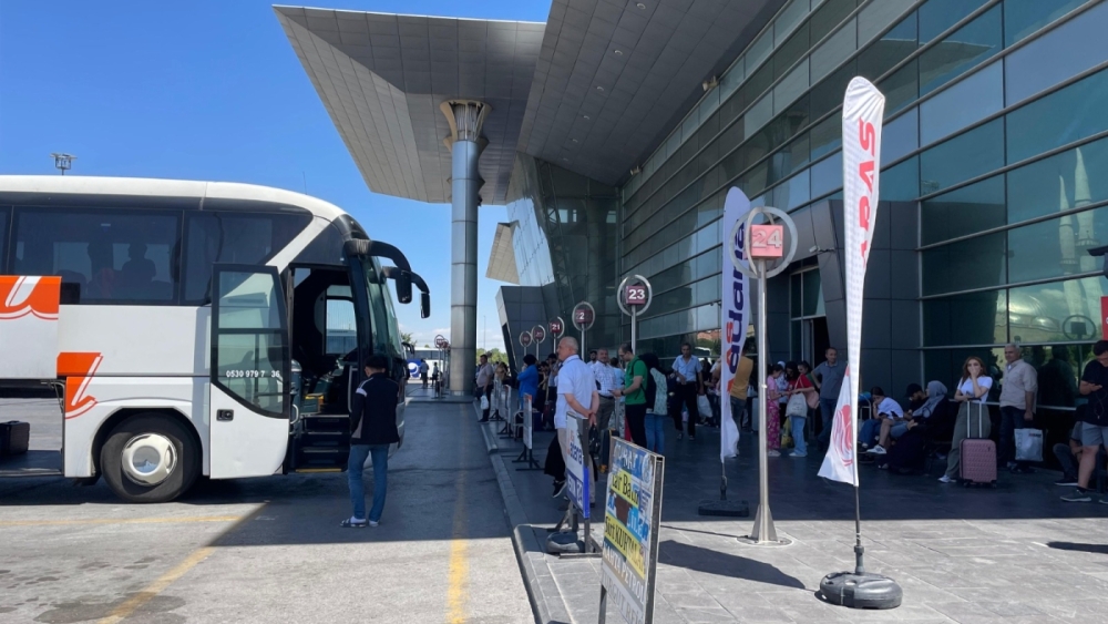 Kayseri otogarında bayram yoğunluğu bitti öğrenci yoğunluğu başladı